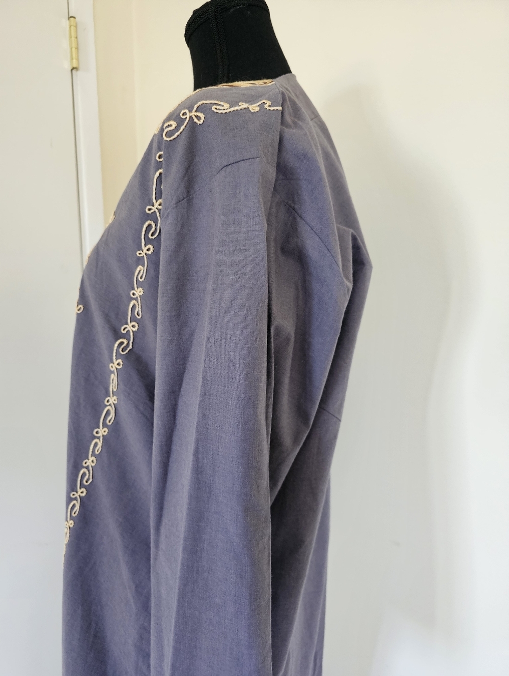 VINTAGE EMBROIDERED CAFTAN - Picture 7 of 15